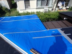 ブルーシートで養生