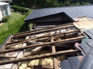 台風で破損した屋根の状態
