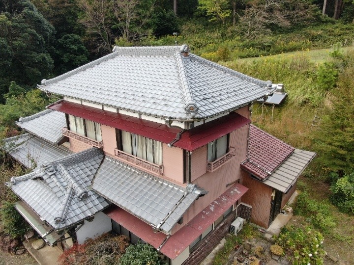 張替え工事が無事に竣工したお住まいの外観