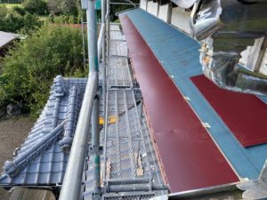 板金の設置作業