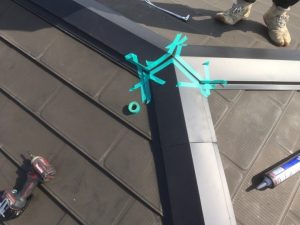 板金の繋ぎ目部分にはコーキング処理