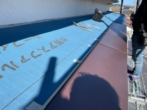 ガルバリウム鋼板を敷設