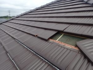 強風被害で破損した瓦