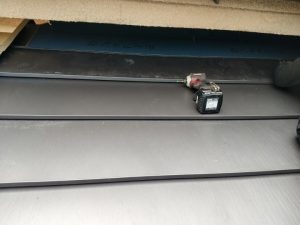 ガリバリウム鋼板を設置する作業工程