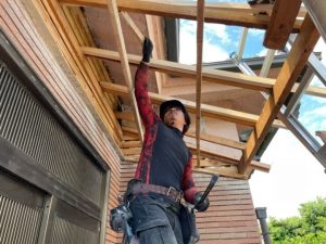 傷んだ部分の軸組を補修