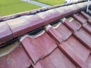 棟瓦の積み直し作業