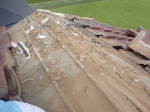 棟瓦の取り直し工事を着工