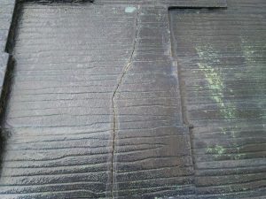 屋根の亀裂（ひび割れ）