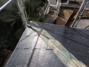 既存の棟板金を撤去した後