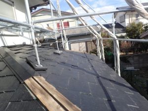 既存の棟板金を撤去