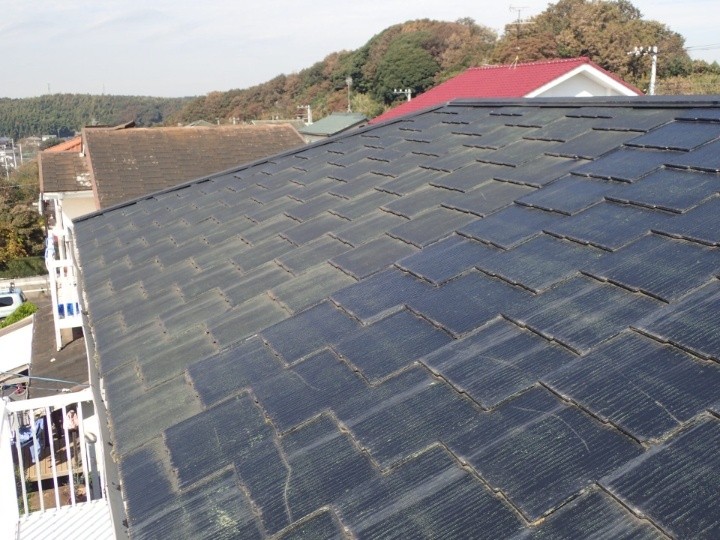 屋根材の厚手スレートを点検調査