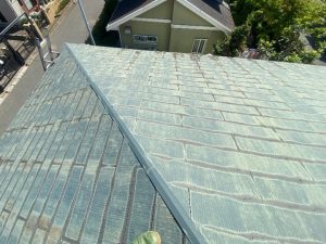 スレート瓦屋根の劣化を確認
