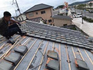 瓦屋根の葺き直し工事