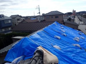 屋根瓦の状態を点検