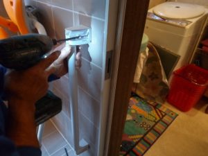 浴室の手摺取り付け