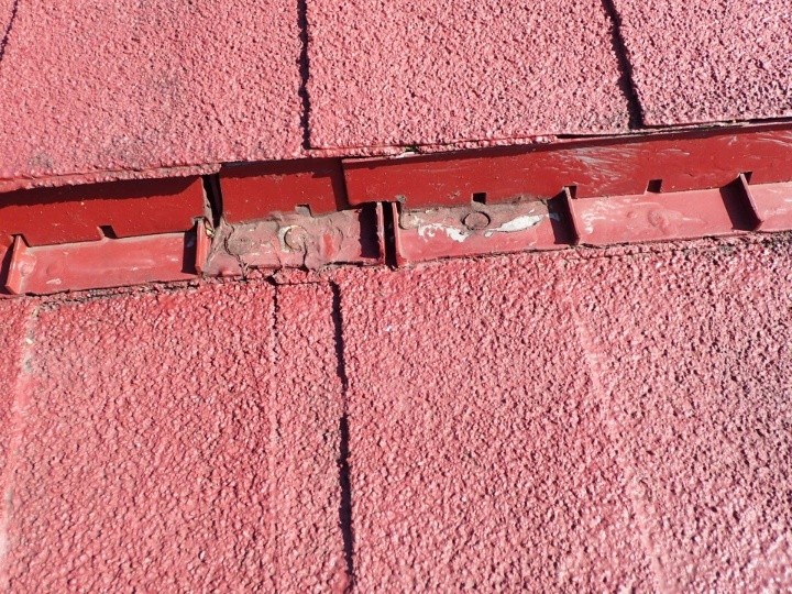 換気棟板金は長年の使用でプラスチック製部品が劣化