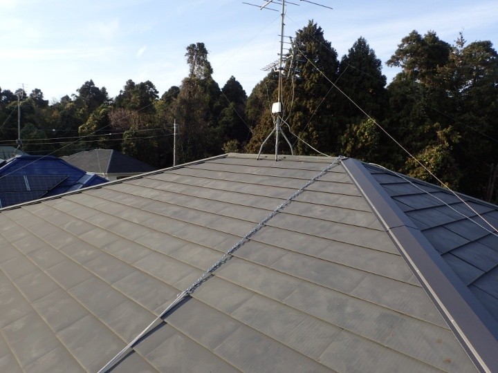 君津市で台風被害で損傷した棟板金に火災保険適用して補修工事が無事に完工