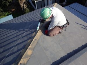 棟板金を撤去作業の工程