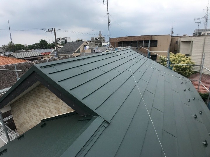 金属屋根カバー工法が無事に完工