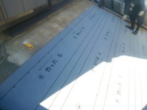 防水紙(アスファルトルーフィング)を敷設