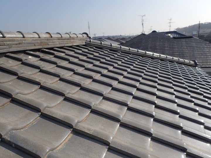 屋根葺き直し工事が完工した屋根の外観