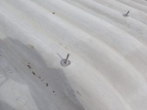 加工した新規のスレート屋根を設置