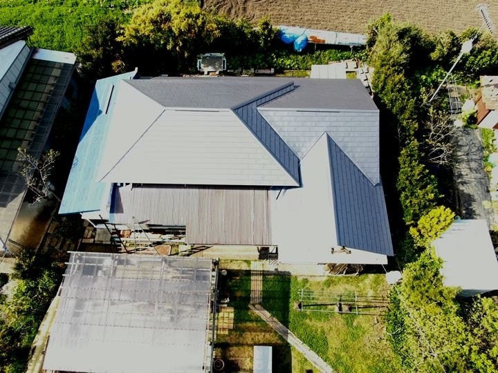 金属屋根への葺き替え工事が完成