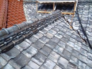 瓦屋根の不具合を点検