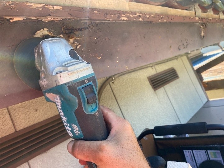 既存の雨樋を撤去