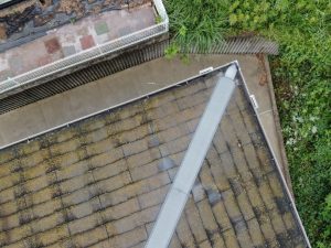 スレート瓦屋根が劣化した状態