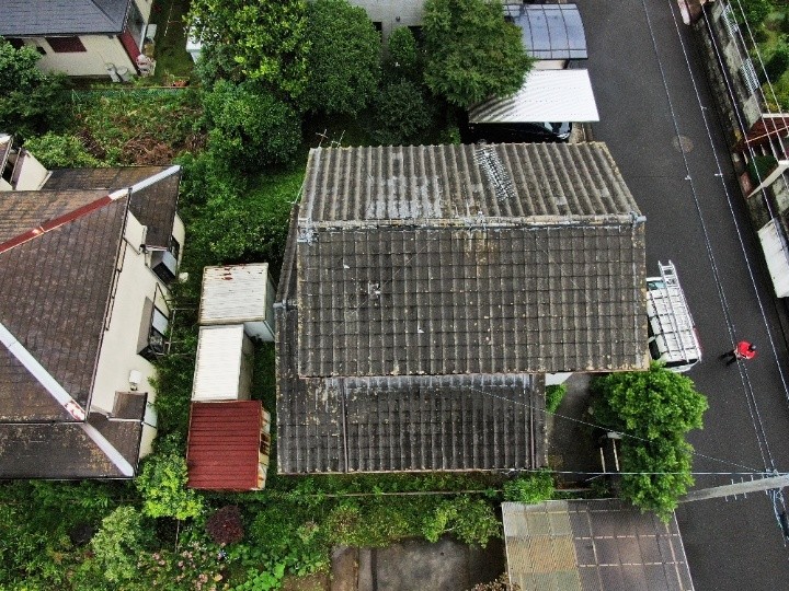 築年数の経過から瓦屋根全体が劣化した屋根