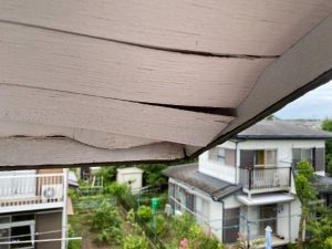 天井が捲れた状態