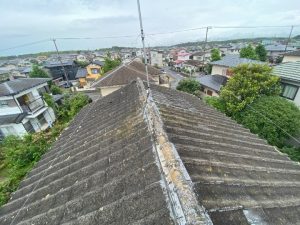 損傷したセメント瓦屋根の状態