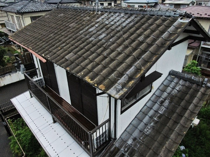 損傷したセメント瓦屋根