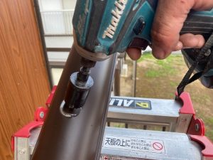 新しい雨樋を設置