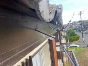 既存の雨樋を撤去する作業工程