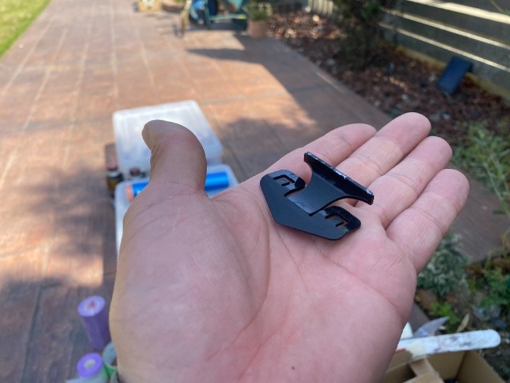 屋根にタスペーサーを設置