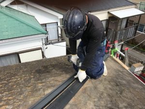 タフモックをビスで固定