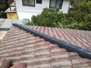 南蛮漆喰を使用して棟瓦の土台形成