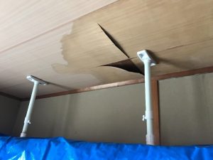 室内の雨漏り箇所を点検調査