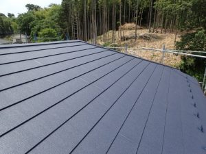 屋根葺き替え工事が完工した屋根