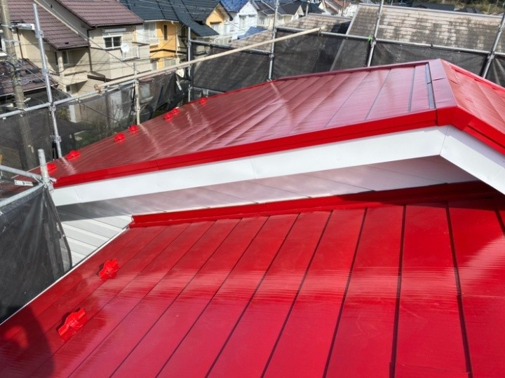 塗料材ヤネフレッシュを用いた塗装工事が無事に完工