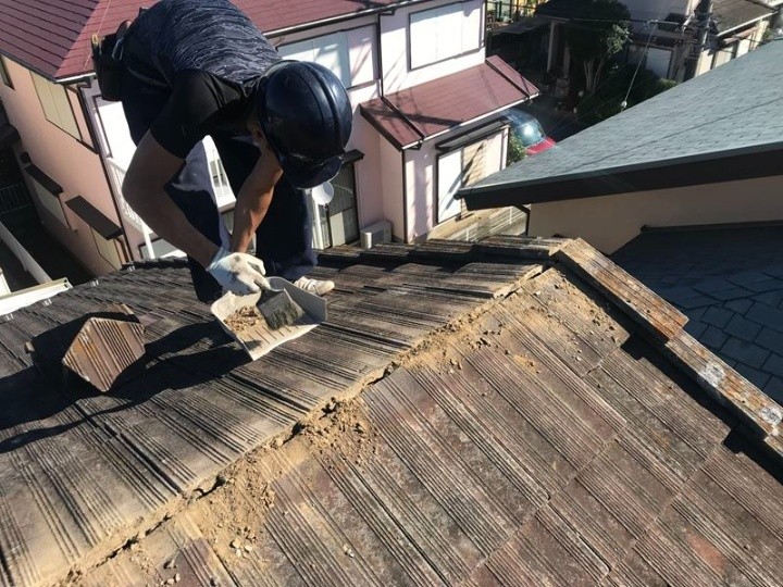 可能な限り既存の屋根土を取り除き丁寧に清掃