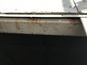 外壁材が剥がれた箇所を確認