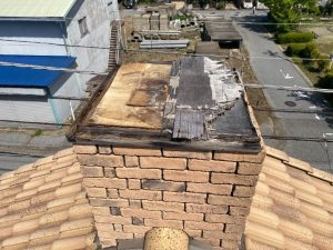 台風で破損した「煙突」