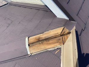 既存の「棟板金」を撤去