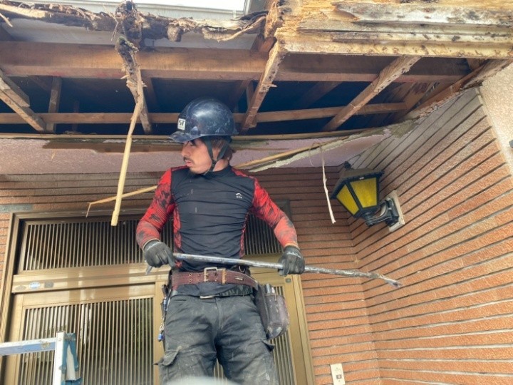 庇の外壁部分を撤去