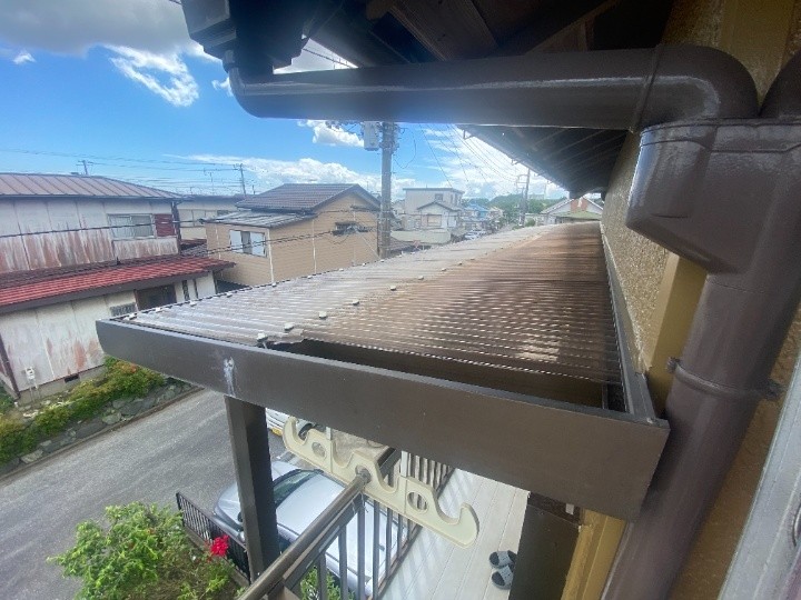 破損した波板ポリカの状況を点検