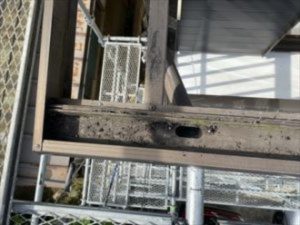 既存の波板ポリカを撤去して雨樋を清掃