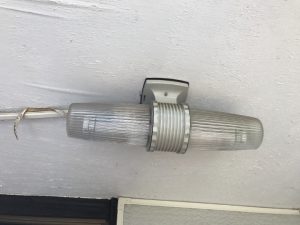 廻り縁を取り付けて固定